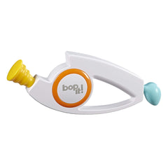 Hasbro Bop It detalle de textura del plástico y agarre, facilita su manejo seguro