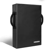 Hikeen escudo frontal mostrando superficie resistente y absorción
