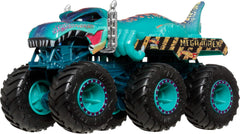 Hot Wheels Tiger Shark Big Rig en primer plano con seis ruedas para empuje y estabilidad