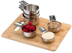 Hudson Essentials tazas en uso midiendo harina para repostería con precisión