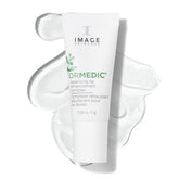 IMAGE Skincare envase frontal que muestra el producto y genera confianza