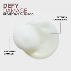 Joico aplicando en cabello mojado en ducha para una limpieza suave y fresca