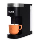 Keurig K-Slim vista frontal mostrando diseño delgado y fácil acceso