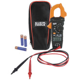 Klein Tools CL120 vista frontal con pantalla y mordaza, herramienta fiable para electricistas