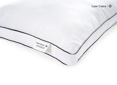 LANE LINEN almohada en uso sobre cama mostrando soporte medio-firme y confort real