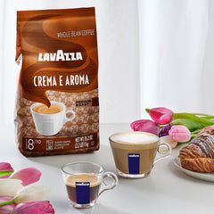 Lavazza primeros planos de granos enteros que resaltan textura y frescura para mejor crema