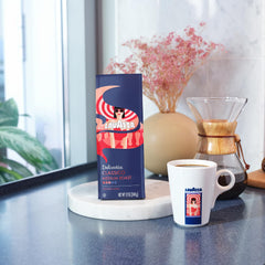 Lavazza Dolcevita textura del café molido destacando frescura aromática