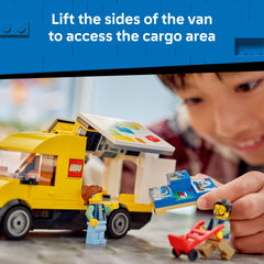 LEGO detalle del motor con capó abierto mostrando piezas y realismo