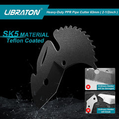 LIBRATON cortando tubería PVC en obra, eficiencia y cortes limpios
