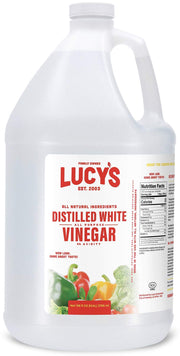 Lucy's frente del envase de 1 galón mostrando la marca y volumen, práctico para ahorro