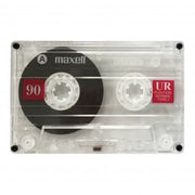 Maxell UR 90 frontal del cassette en su estuche, protección y uso portátil