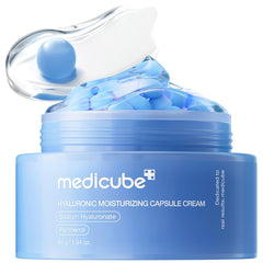 medicube envase frontal mostrando diseño y beneficio de hidratación prolongada