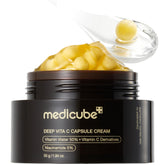 medicube frasco frontal mostrando cápsulas y gel para luminosidad