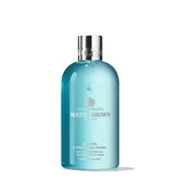 Molton Brown frasco frontal Coastal Cypress que muestra el envase y su presentación refrescante