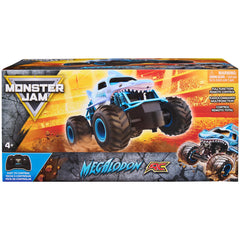 Monster Jam Megalodon detalle de llanta BKT para mejor tracción