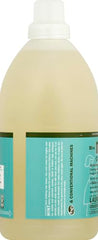 Mrs. MEYER'S vertiendo detergente en lavadora HE, ahorro por carga