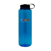 Nalgene botella frontal azul mostrando capacidad y diseño resistente