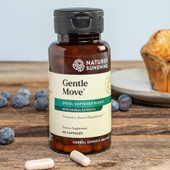 Nature's Sunshine Gentle Move en mano durante la toma diaria, comodidad y conveniencia
