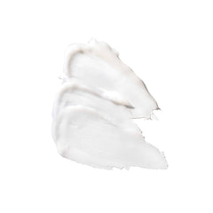 Neutrogena aplicación en rostro de modelo demostrando uso diario