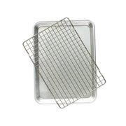Nordic Ware bandeja frontal mostrando tamaño y acabado, ideal para hornear