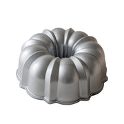 Nordic Ware molde Bundt frontal mostrando forma y acabado, facilita desmoldado