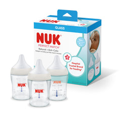 NUK biberón frontal de vidrio mostrando diseño limpio y capacidad