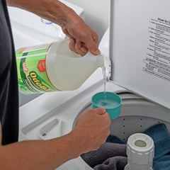 OdoBan solución diluida en agua mostrando claridad y fácil enjuague