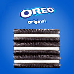 OREO relleno de crema en primer plano muestra suavidad y sabor clásico