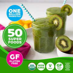 Vaso con bebida verde preparada Orgain listo para beber y aportar nutrientes