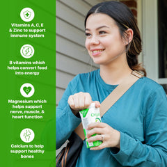 Orgain botella en mano durante desplazamiento, nutrición portátil al instante