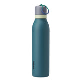 Owala FreeSip Twist frente denim mostrando diseño y tamaño práctico