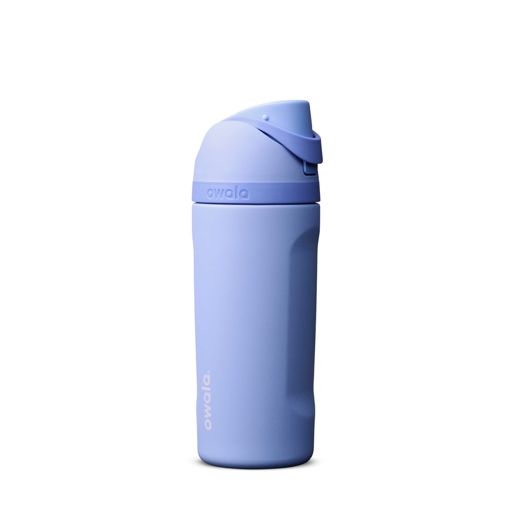 Owala FreeSip vista frontal botella Out of the Blue, portátil y atractiva