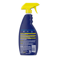 OxiClean spray en uso sobre camisa eliminando una mancha visible