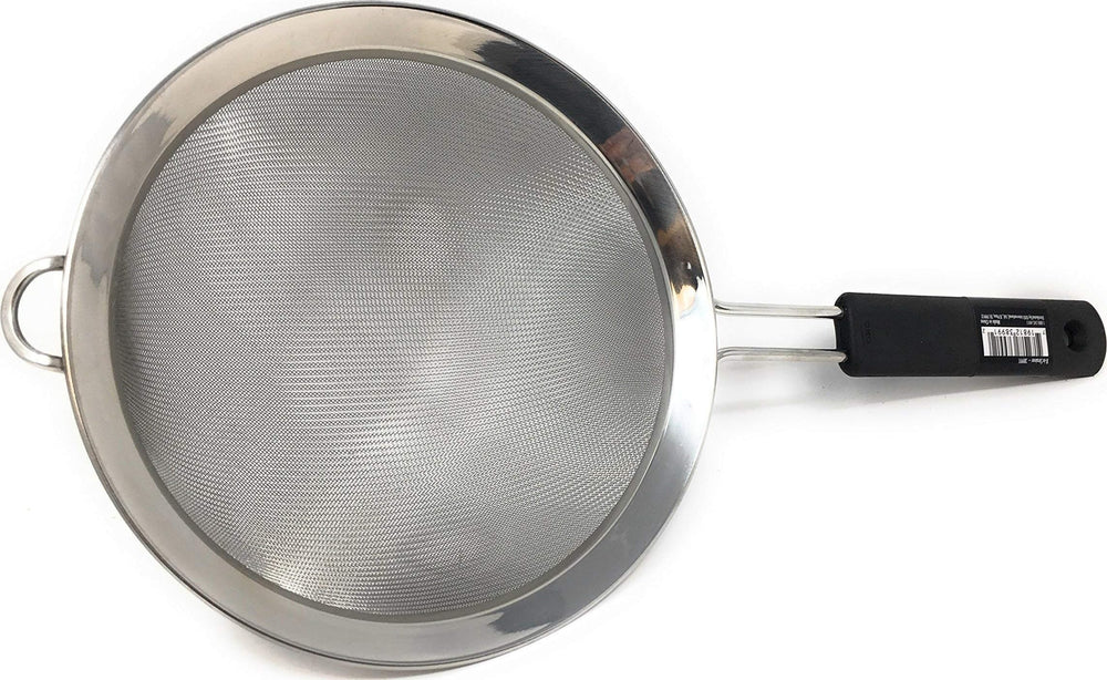 OXO colador 8" vista frontal sobre olla, estabilidad y drenaje seguro