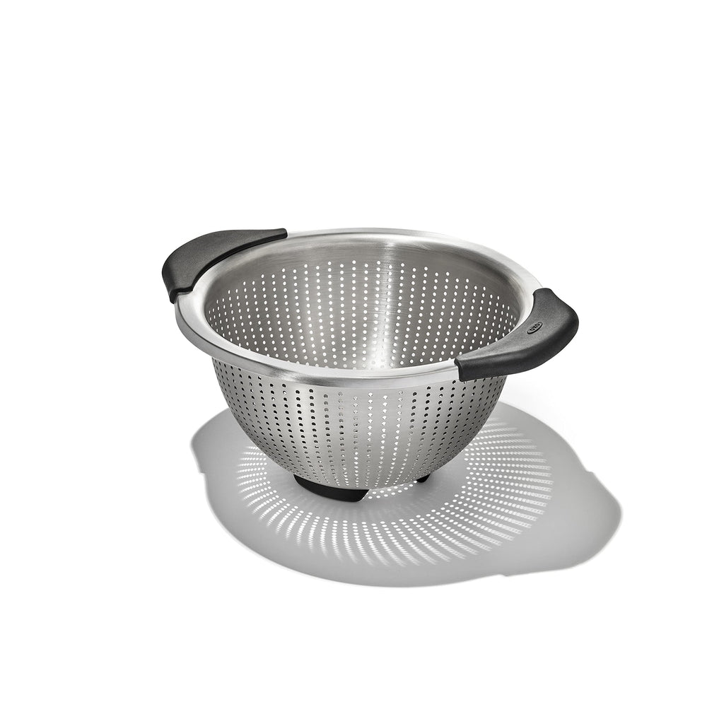 OXO colador frontal de acero inoxidable con acabado duradero y práctico