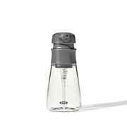 OXO dispensador frontal mostrando diseño estable y capacidad visible