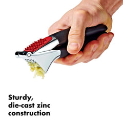 OXO Good Grips detalle de la cámara grande que permite triturar varios dientes