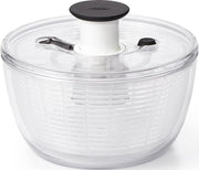 OXO Good Grips vista frontal del mini centrifugador, práctico y compacto