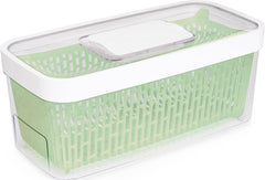 OXO GreenSaver vista frontal del recipiente muestra diseño y capacidad