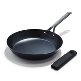 OXO Obsidian vista frontal con mango y funda de silicona, control y confort