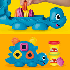 Play-Doh niño usando el dinosaurio para crear formas y mejorar motricidad fina