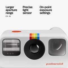 Polaroid Go conectado por USB-C para carga rápida y fiable