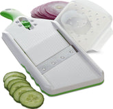 PrepSolutions Adjust-A-Slice vista frontal mostrando el cuerpo compacto y color verde, facilita almacenamiento