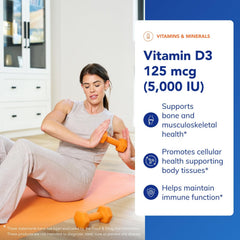 Pure Encapsulations cápsula en mano para comparación de tamaño y dosis