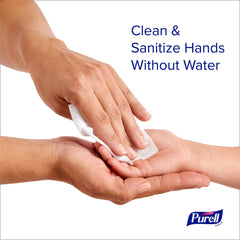 Purell toallita en mano en uso, limpieza rápida cuando no hay agua