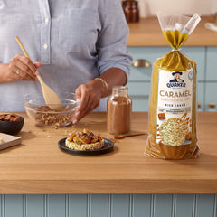 Quaker torta Caramel Corn detalle del caramelo que resalta dulzura