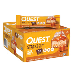 Quest Stacks frente del empaque mostrando la caja de 12 unidades y beneficio de proteína