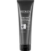 Redken envase frontal del champú anticaspa mostrando diseño profesional y limpieza