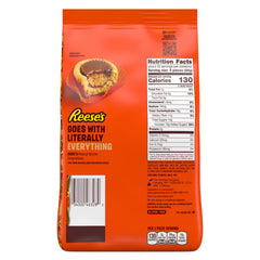 REESE'S detalle de mini tazas mostrando textura de chocolate