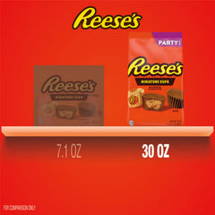 REESE'S miniaturas en un bol en una mesa de fiesta lista para invitados